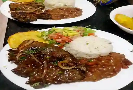 Carne a la Plancha Encebollada