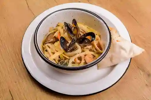 Pastas Crema de Mariscos en Salsa