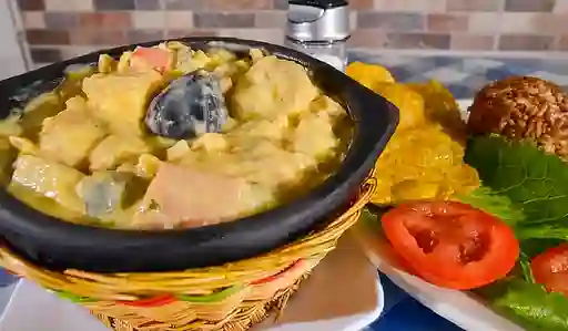 Cazuela de Mariscos de Temporada