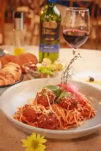 Spaghetti con Albondiguillas Italianas