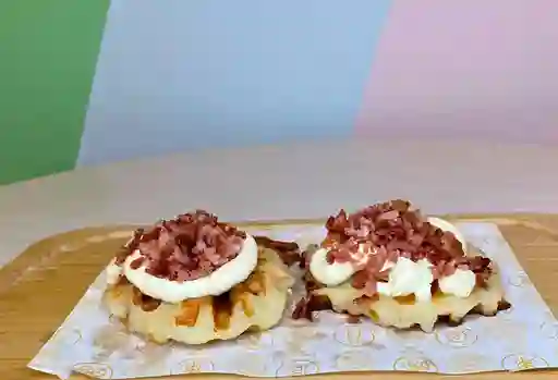 Waffle de Yuca con Tocineta y Queso