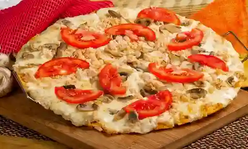 Pizza Personal de Pollo y Tomate