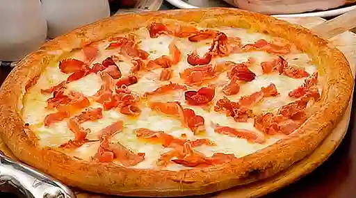 Pizza de Tocineta y Jamón