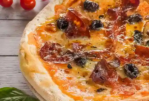 Pizza de Tocineta y Ciruela