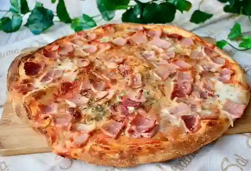 Pizza con Jamón y Pollo