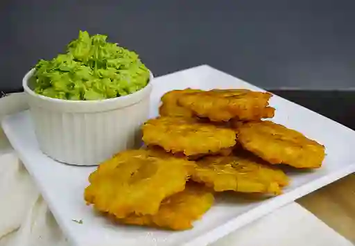 Patacón con Guacamole