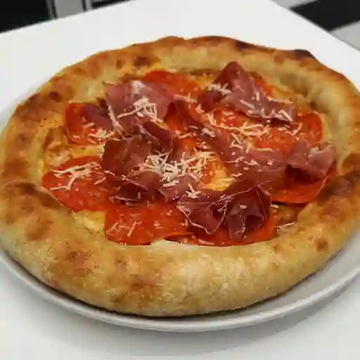 Pizza Prosciutto y Pepperoni