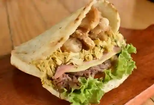 Arepa con Todo