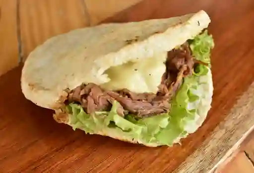 Arepa de Carne Desmechada