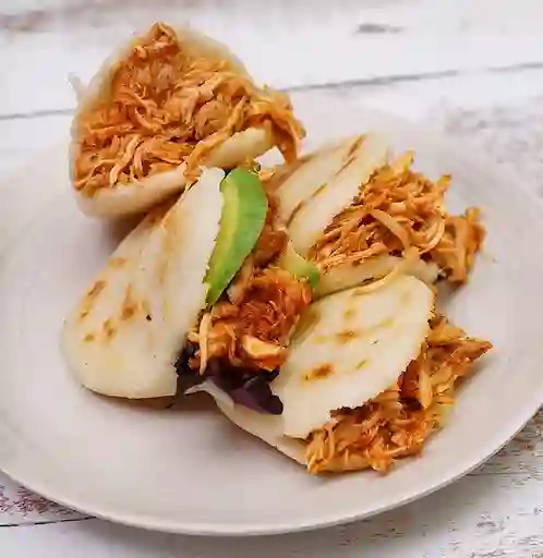 Arepa con Pollo Desmechado