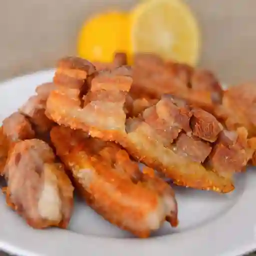 Ejecutivo con Chicharrón