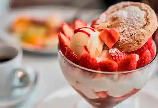 Fresas con Helado Grande