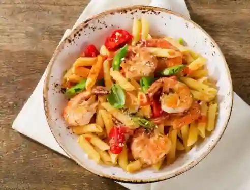 Pasta Corta con Camaron y Tomates Secos