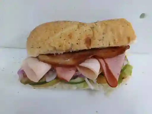 Sándwich de Jamón Pavo y Tocineta 15 Cm
