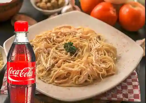 Spaguetti con Pollo y Bebida