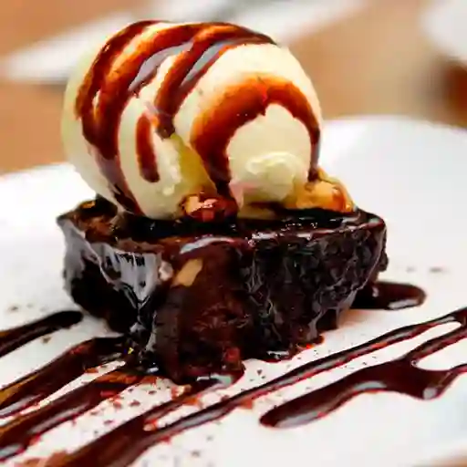 Brownie Melcochudo con Helado