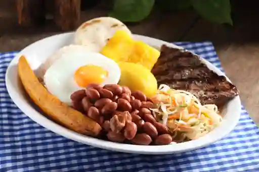 Combo Pareja de Frijol con Hígado+ Bebidas