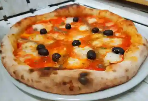 Pizza Pancetta e Olive Nere Grande