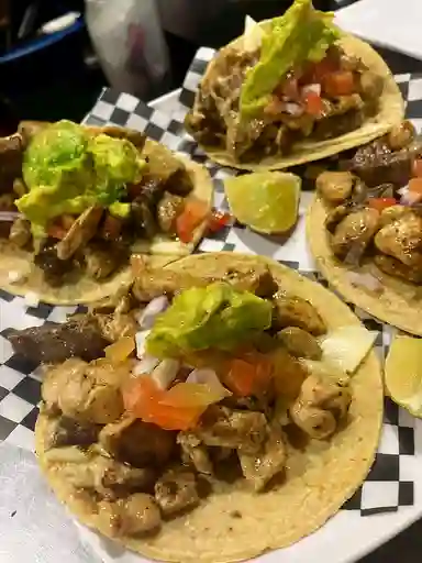 Tacos de Carnitas X3