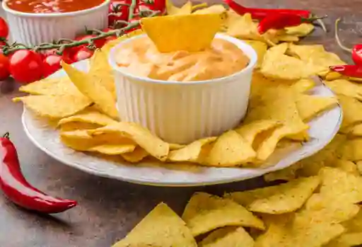 Nachos con Salsa de Queso