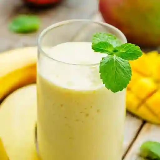 Batido de Mango y Banano 16 Oz