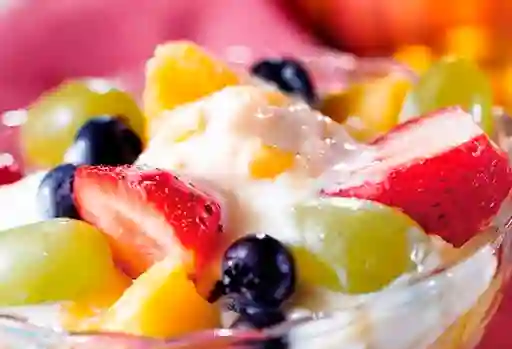 Ensalada De Fruta Con Crema, Yogur