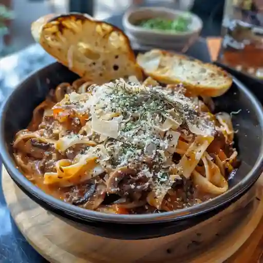 Fettuccine Artesanal a la Boloñesa