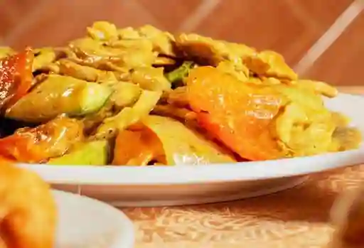 Chop Suey con Pollo y Camarones