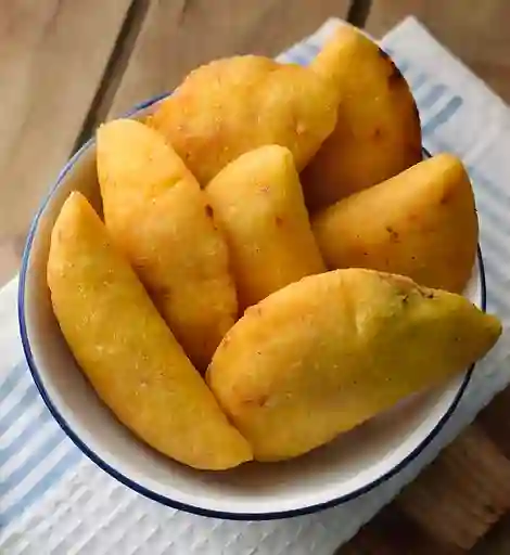 Empanada Clásica de Pollo