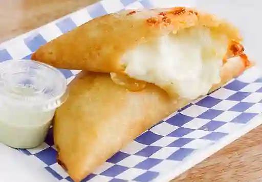 Combo Mega Empanada de Queso y Chorizo