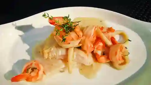 Róbalo con Salsa de Mariscos