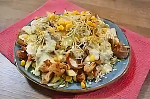 Salchipapa Suiza