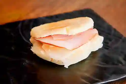 Arepa con Queso y Jamón