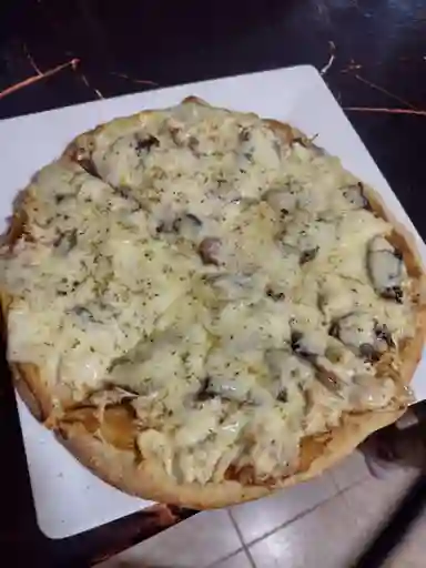 Pizza de Pollo y Champiñones Grande