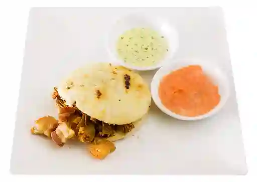Arepa de Carne y Chicharrón