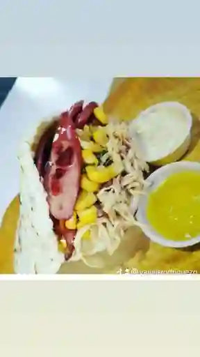 Arepa Ranchera con Pollo
