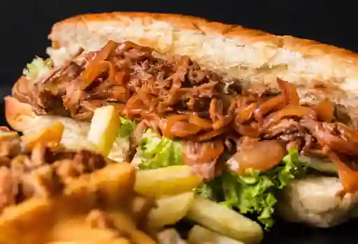 Sándwich Pollo y Carne Desmechada