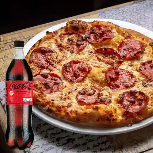 Pizza Mediana Pepperoni + Coca-Cola 1.5 L