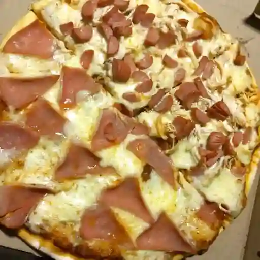 Pizzas Personal con Jamón y Queso