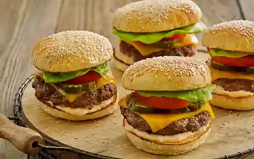 4 Hamburguesas Especiales y 4 Bebidas