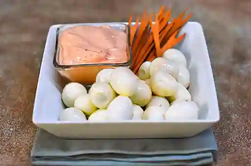 Huevos de Codorniz con Salsa Rosada