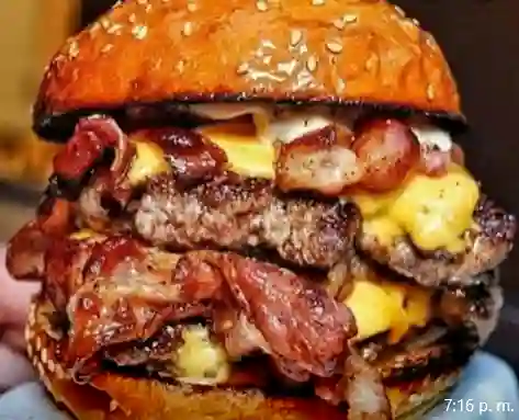 Beicon Burger Doble Carne + Papas + Gaseosa