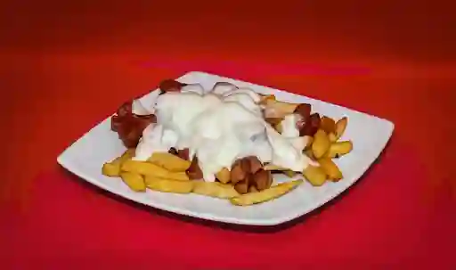 Salchipapa con Queso