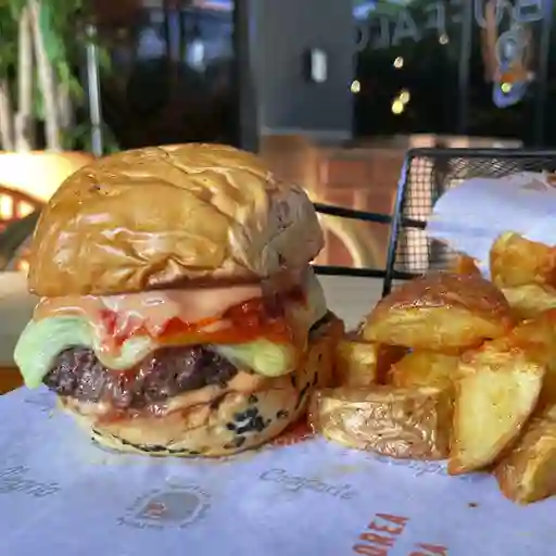 Brûlée Burger + Papas Casco