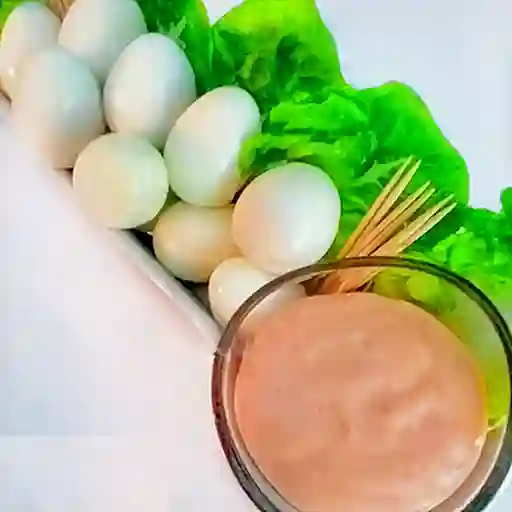 Huevo de Codorniz con Salsa Rosada