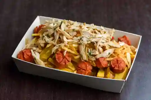 Salchipapa de Pulled Pork