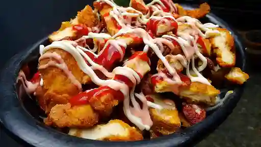 Salchipapa con Churrasco de Pollo