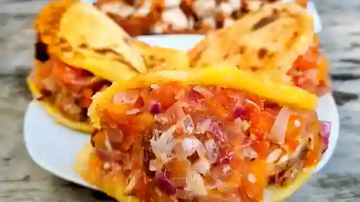 Arepa con Chicharrón