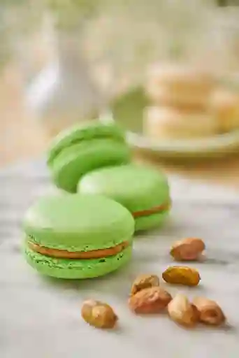 Macarons de Pistacho y Mora Caja X6