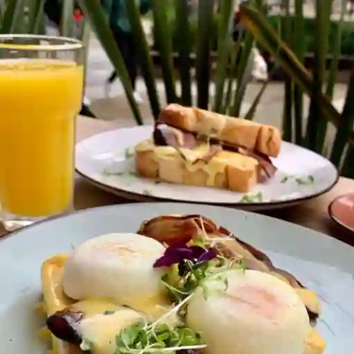 Huevos Benedictinos